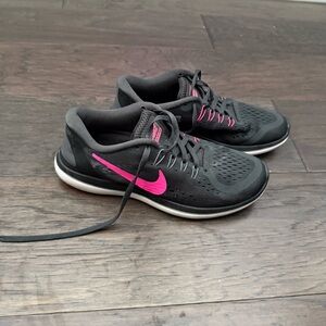 Nike Size 7.5 Black & Hot Pink Fitsole Shoes | Women’s Nike Athletic Shoes